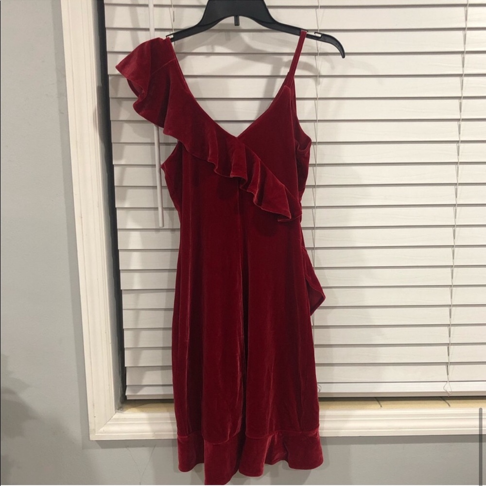 Express Ruffled Dress Velvet In Red - Picture 5 of 5